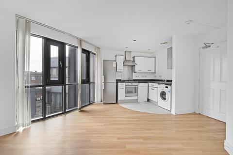 2 bedroom flat to rent, Bramley Crescent, Ilford