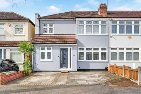 4 bedroom end of terrace house for sale, Chestnut Glen, Hornchurch RM12