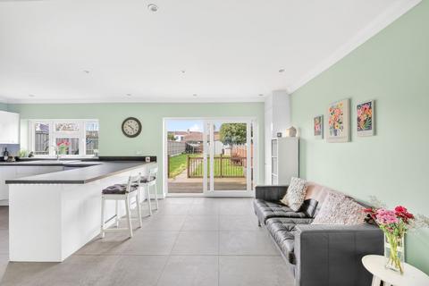 4 bedroom end of terrace house for sale, Chestnut Glen, Hornchurch RM12