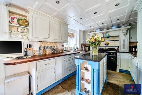3 bedroom detached house for sale, Whaddon Road, Newton Longville, Buckinghamshire, MK17