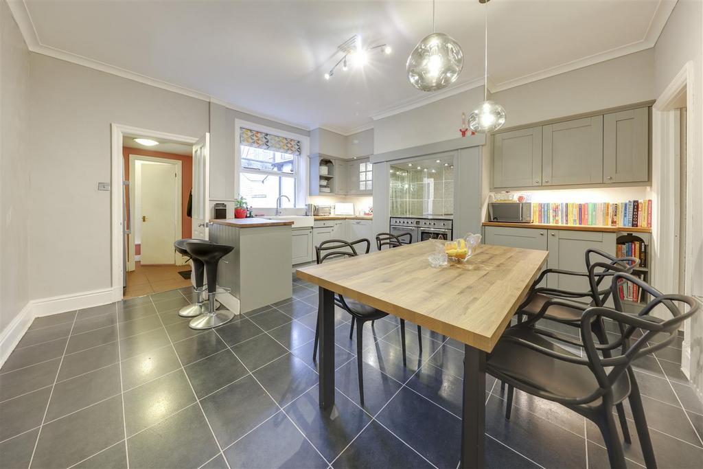 Kitchen / Dining