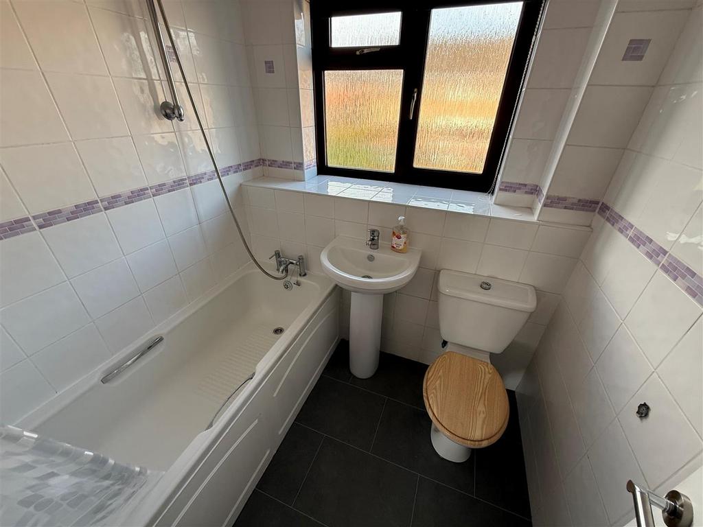 Llys bathroom.jpg