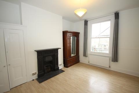 2 bedroom flat to rent, Foyle Road