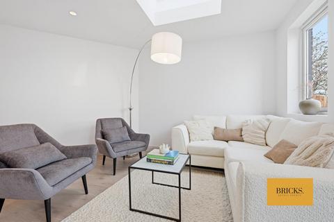 undefined, Forest Drive, Woodford Green IG8
