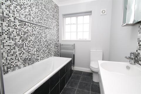 3 bedroom flat for sale, Crestbrook Place, Green Lanes, Palmers Green N13