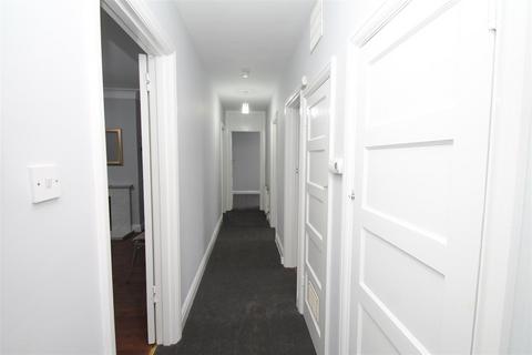 3 bedroom flat for sale, Crestbrook Place, Green Lanes, Palmers Green N13