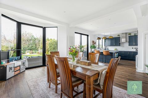 5 bedroom semi-detached house for sale, Queen Elizabeths Drive, Southgate, London, N14