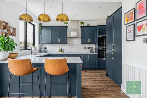 5 bedroom semi-detached house for sale, Queen Elizabeths Drive, Southgate, London, N14