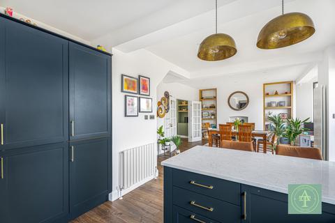5 bedroom semi-detached house for sale, Queen Elizabeths Drive, Southgate, London, N14