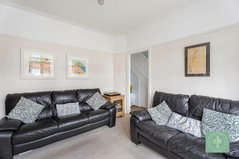 3 bedroom end of terrace house for sale, Lynmouth Avenue, Bush Hill Park, Enfield, EN1