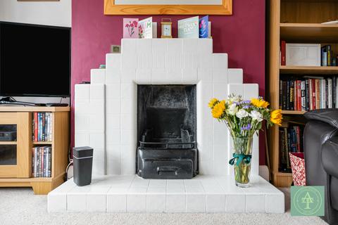 3 bedroom end of terrace house for sale, Lynmouth Avenue, Bush Hill Park, Enfield, EN1