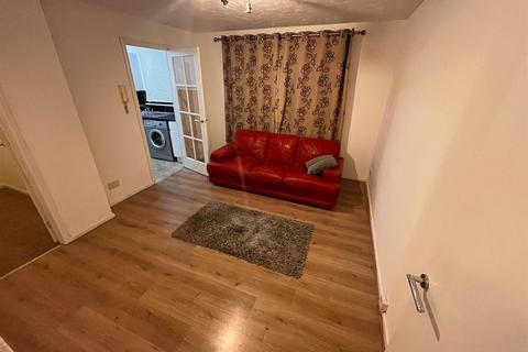 1 bedroom flat to rent, Somerset Gardens, London
