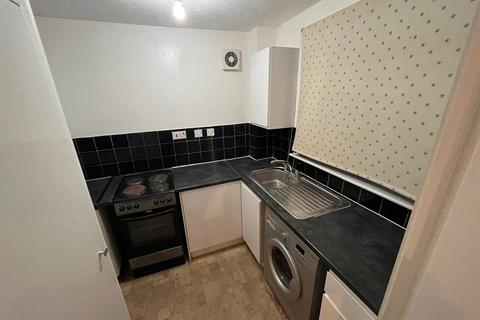 1 bedroom flat to rent, Somerset Gardens, London