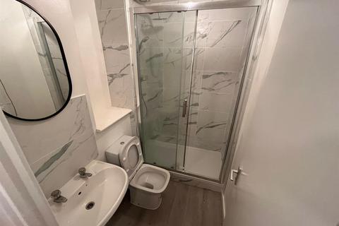 1 bedroom flat to rent, Somerset Gardens, London
