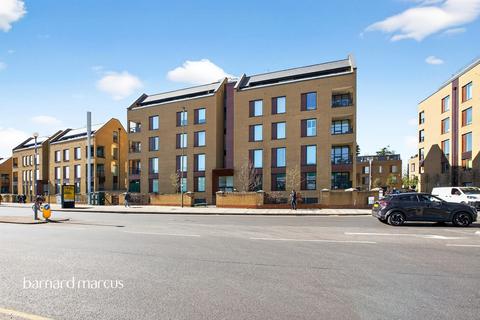 1 bedroom flat for sale, Quayle Crescent, London