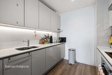 1 bedroom flat for sale, Quayle Crescent, London