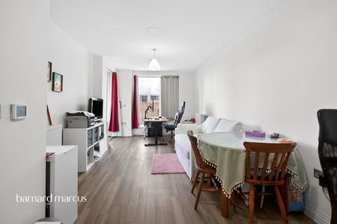 1 bedroom flat for sale, Quayle Crescent, London