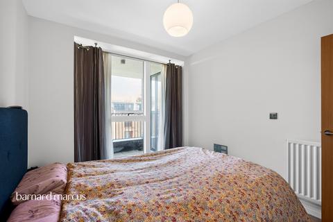 1 bedroom flat for sale, Quayle Crescent, London