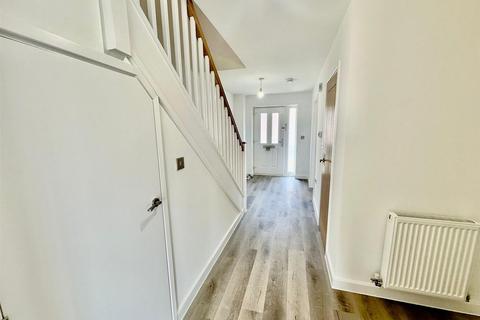3 bedroom house to rent, Maude Close, New Romney TN28