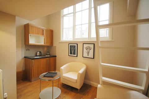 Studio to rent, Elvaston Place, South Kensington, London, SW7