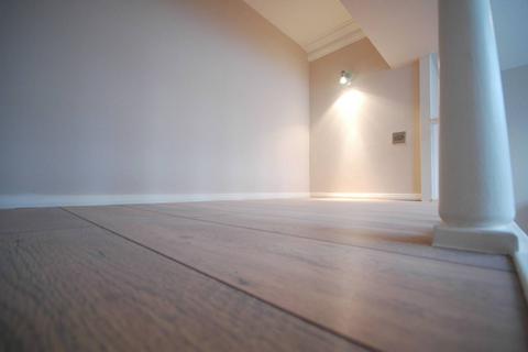 Studio to rent, Elvaston Place, South Kensington, London, SW7