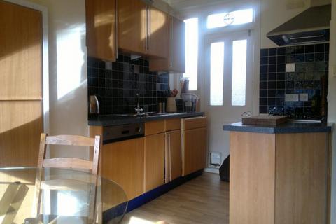 4 bedroom flat to rent, Biddulph Mansions Maida Vale