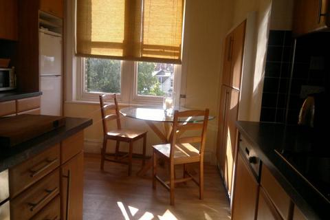 4 bedroom flat to rent, Biddulph Mansions Maida Vale