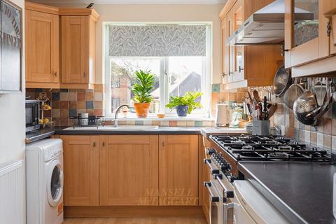3 bedroom semi-detached house for sale, Ifield Road, Crawley RH11