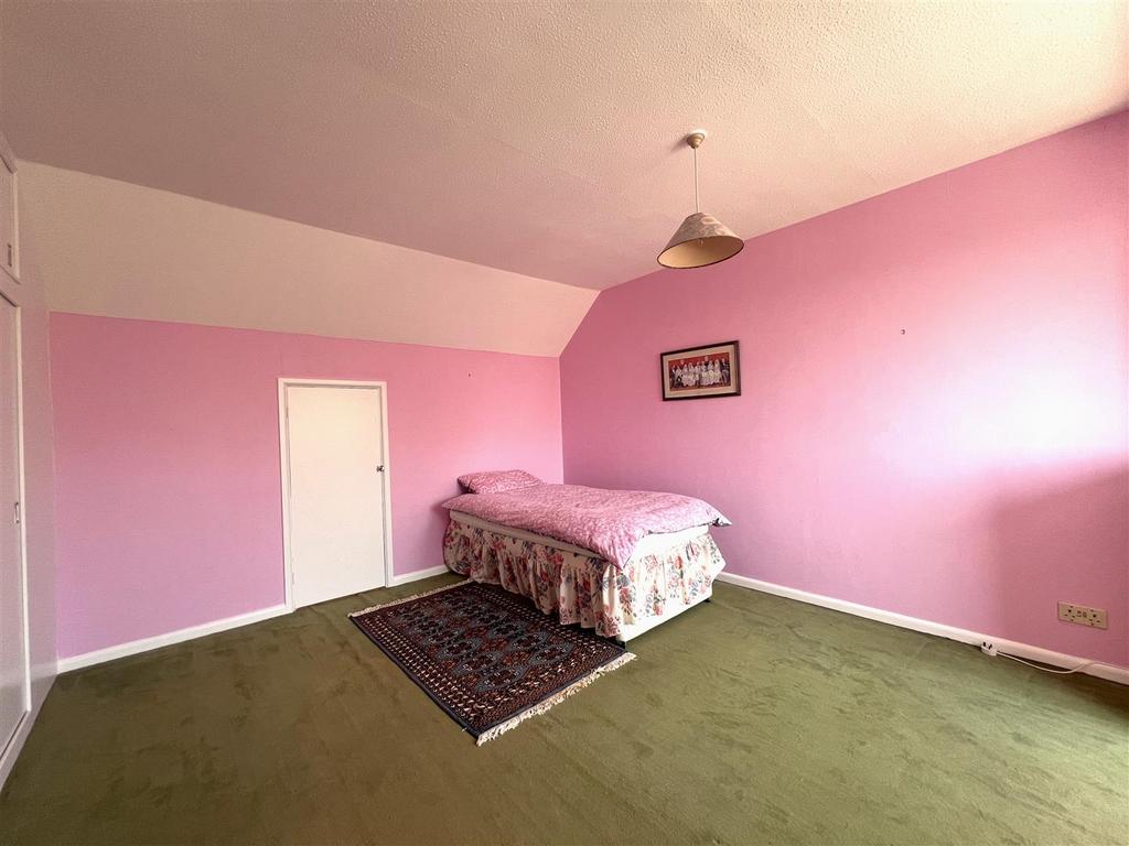 Bedroom 1.JPG