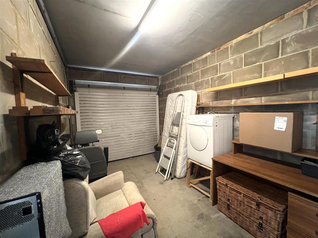 Garage 1.JPG