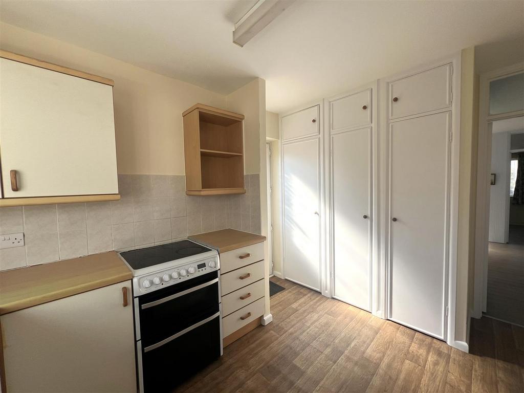 Kitchen 2.JPG