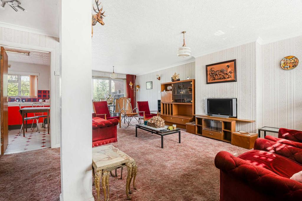 Lounge / dining room