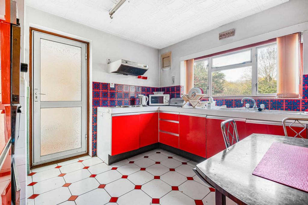 KITCHEN (pic 2)