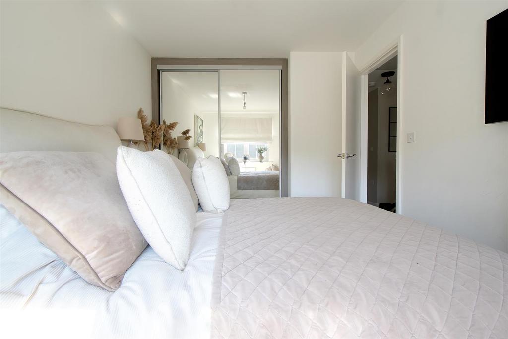 Bedroom 2a.jpg