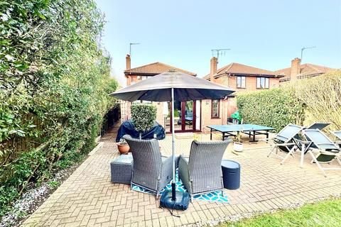 4 bedroom link detached house for sale, Holyport, Maidenhead, Berkshire, SL6