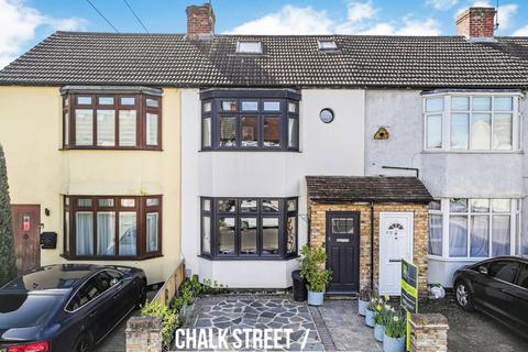 3 bedroom terraced house for sale, Harwood Avenue, Hornchurch, RM11
