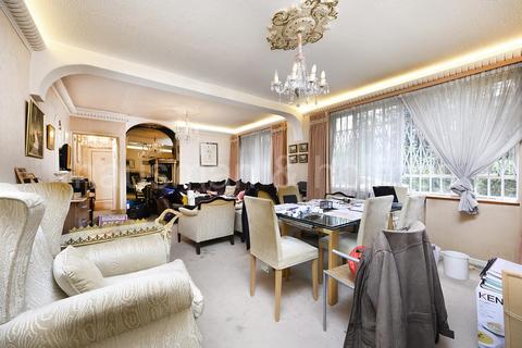 undefined, Riverside Drive, NW11