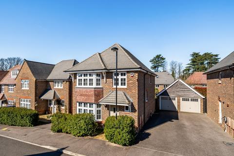 4 bedroom detached house to rent, Aster Way Haywards Heath RH17