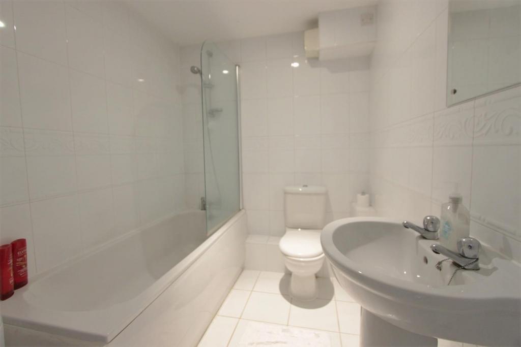 5. bathroom.jpg