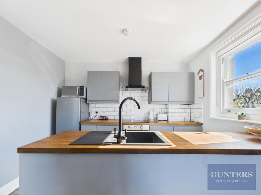 Kitchen / Living Area