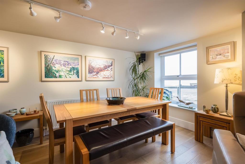 Sitting/Dining Room