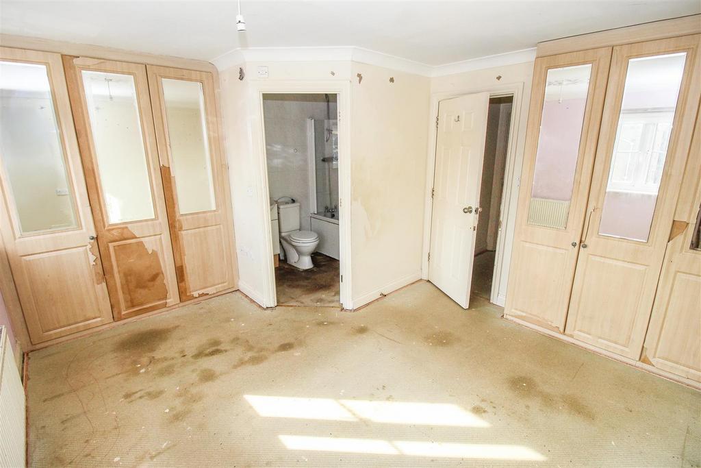 Master Bedroom.jpg