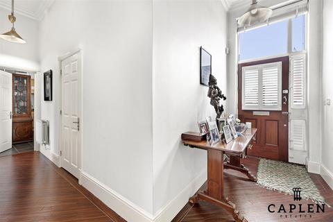 2 bedroom house for sale, Richmond Drive, Woodford Green