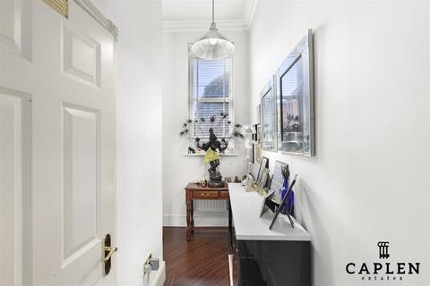 2 bedroom house for sale, Richmond Drive, Woodford Green