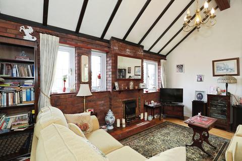 2 bedroom bungalow for sale, Dunham Crescent, Crewe, Cheshire, CW2