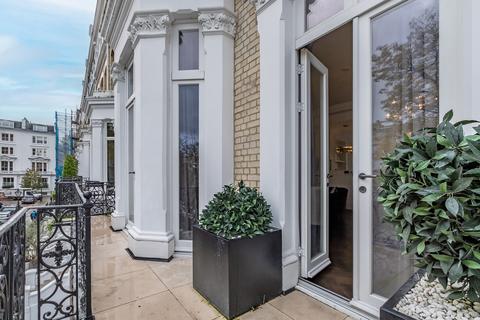 2 bedroom apartment to rent, Vicarage Gate London W8