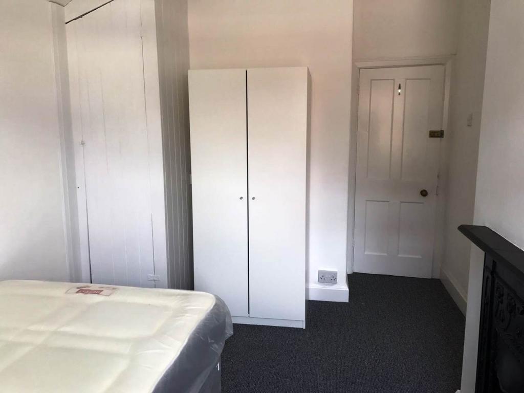 First Floor Rear Bed