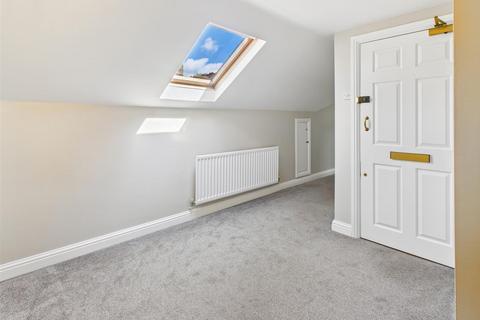 2 bedroom flat to rent, St Johns Road, Buxton