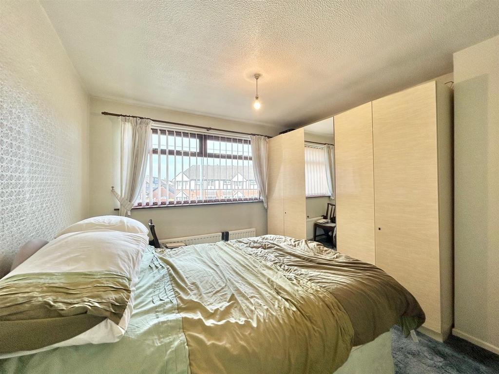 Bed 2.jpg