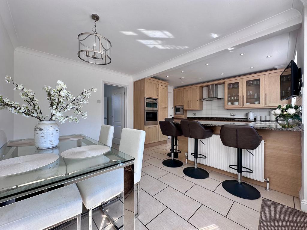 Kitchen / Breakfast Room